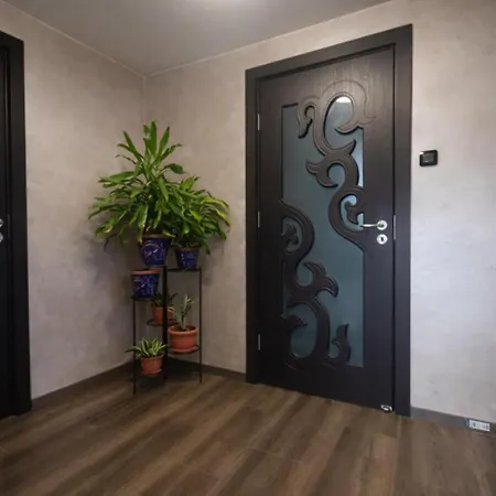 щъркелово гнездо * אפרילצי