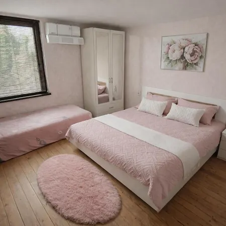 щъркелово гнездо * אפרילצי