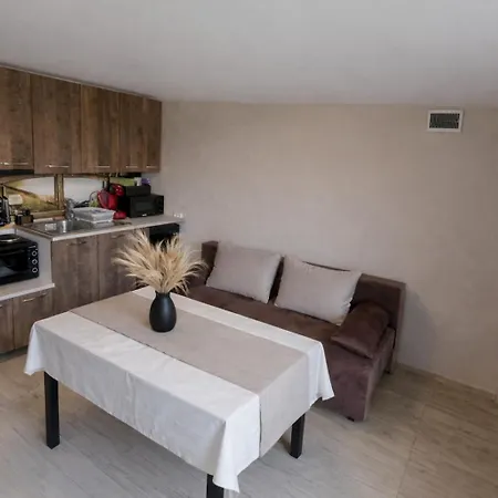 щъркелово гнездо בית נופש *