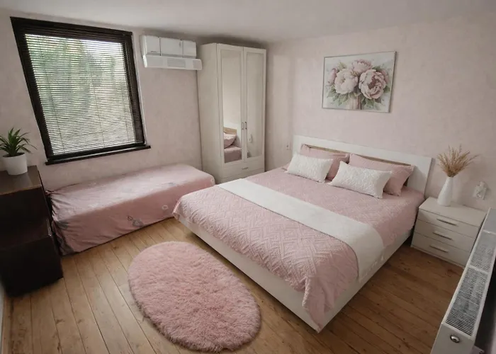 щъркелово гнездо * אפרילצי